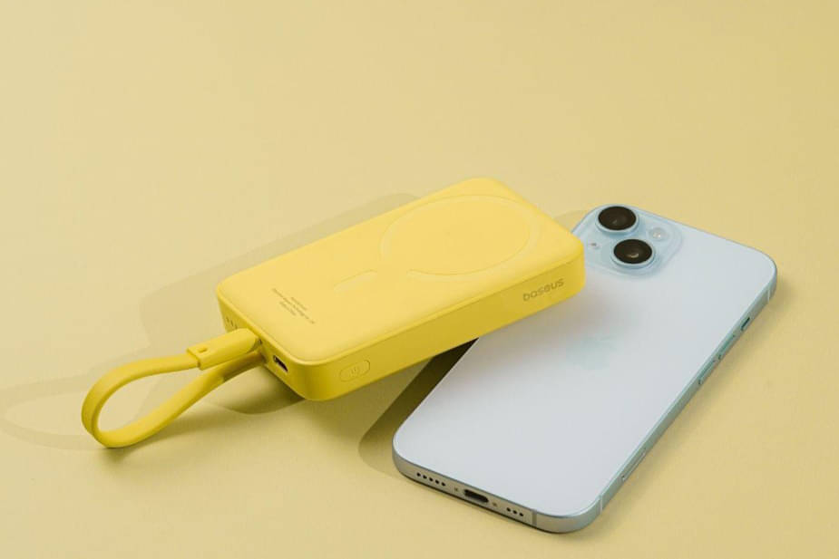 Power bank wireless dari Baseus.