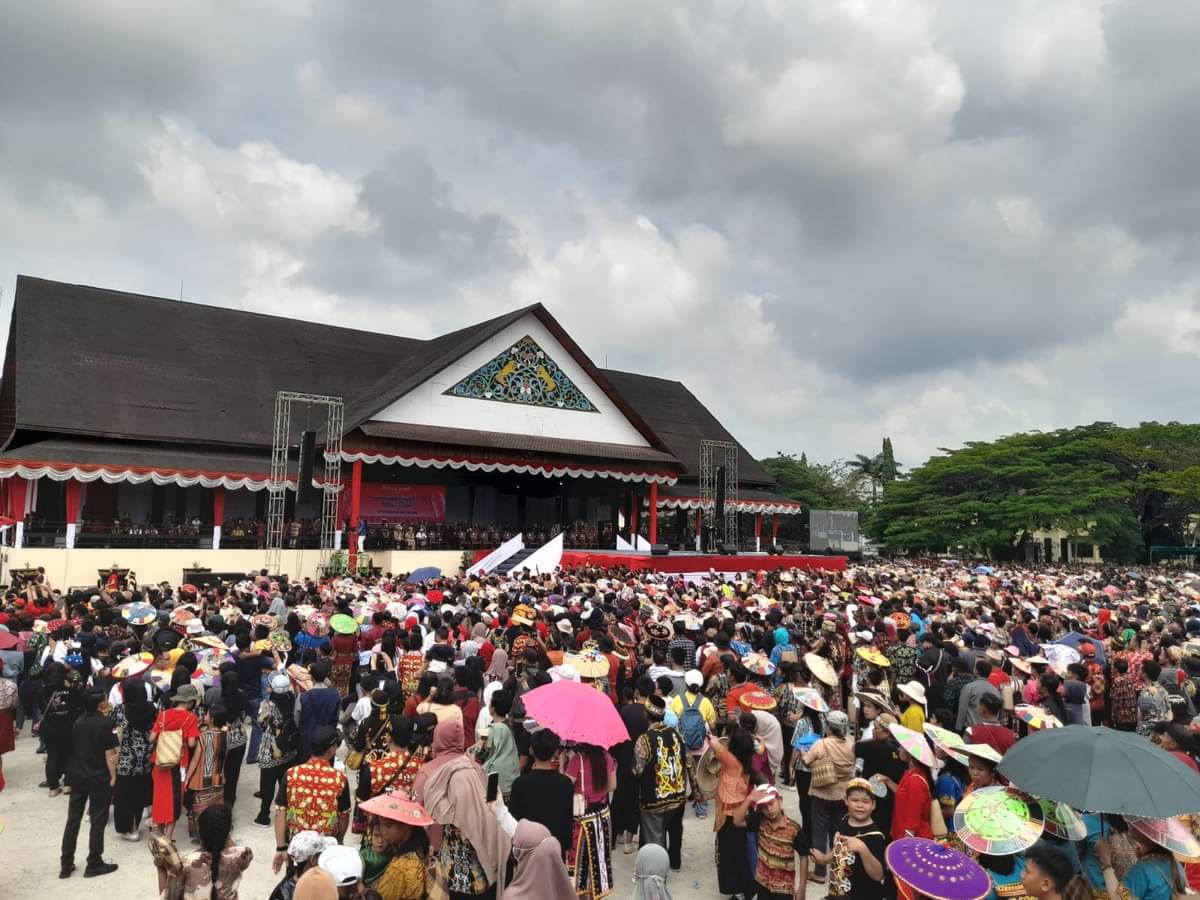 Program SP4N-LAPOR! belum banyak diketahui oleh masyarakat khususnya di pedesaan.