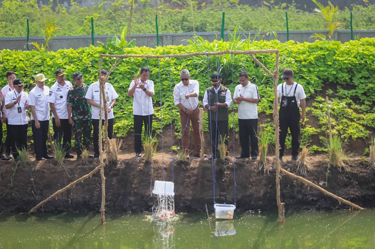 Peresmian kolam retensi di Komplek Bandung Inten Indah, Kelurahan Derwati, Kecamatan Rancasari.