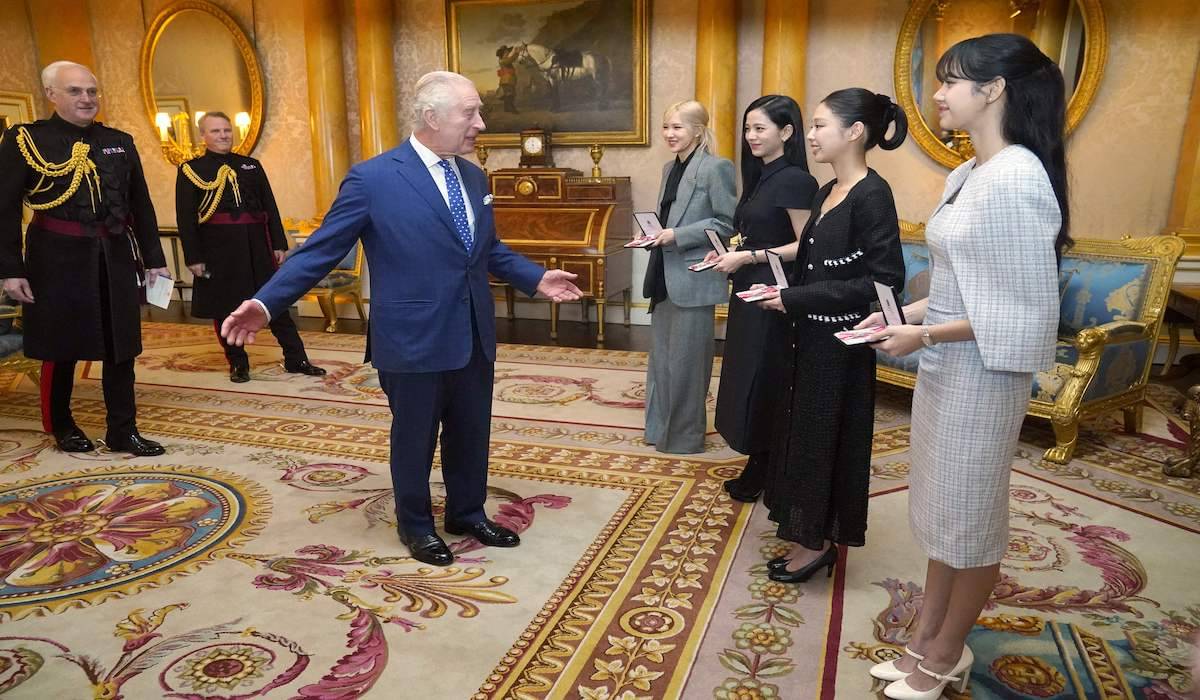 Momen Blackpink makan malam bareng Raja Charles III di Istana Buckingham dibagikan seorang YouTuber terkenal