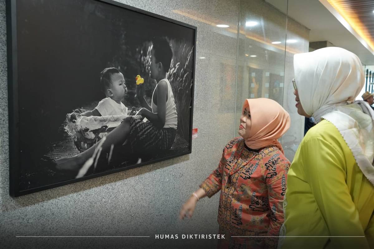 Salah satu karya lukisan yang dipamerkan di Gedung D Kemendikbud-Ristek, Jumat (10/11).