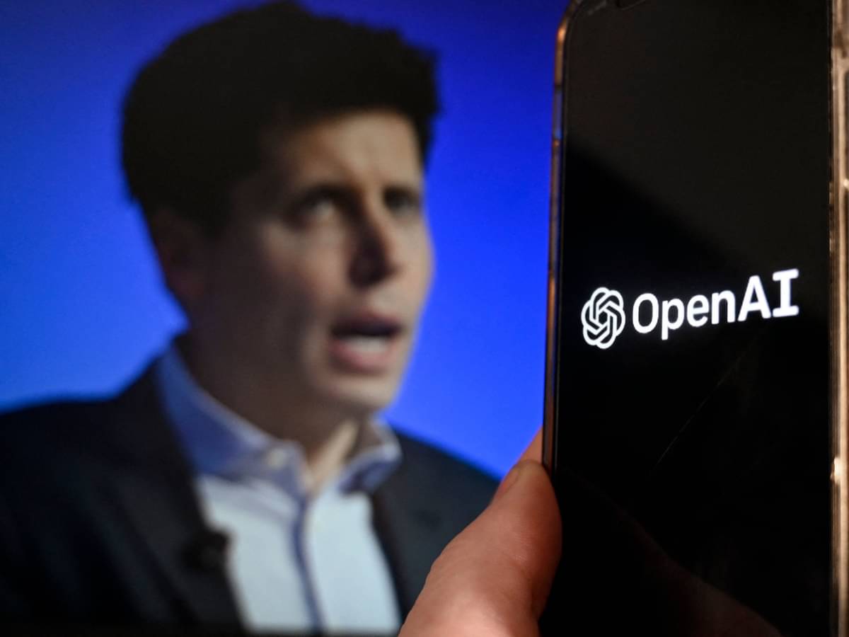 Logo OpenAI bersama CEO Sam Altman. 
