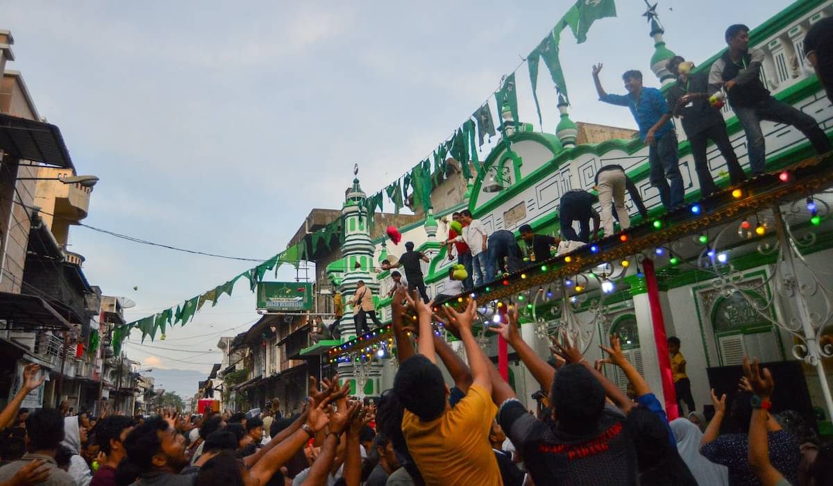 Tradisi Serak Gulo di Padang, Sumbar