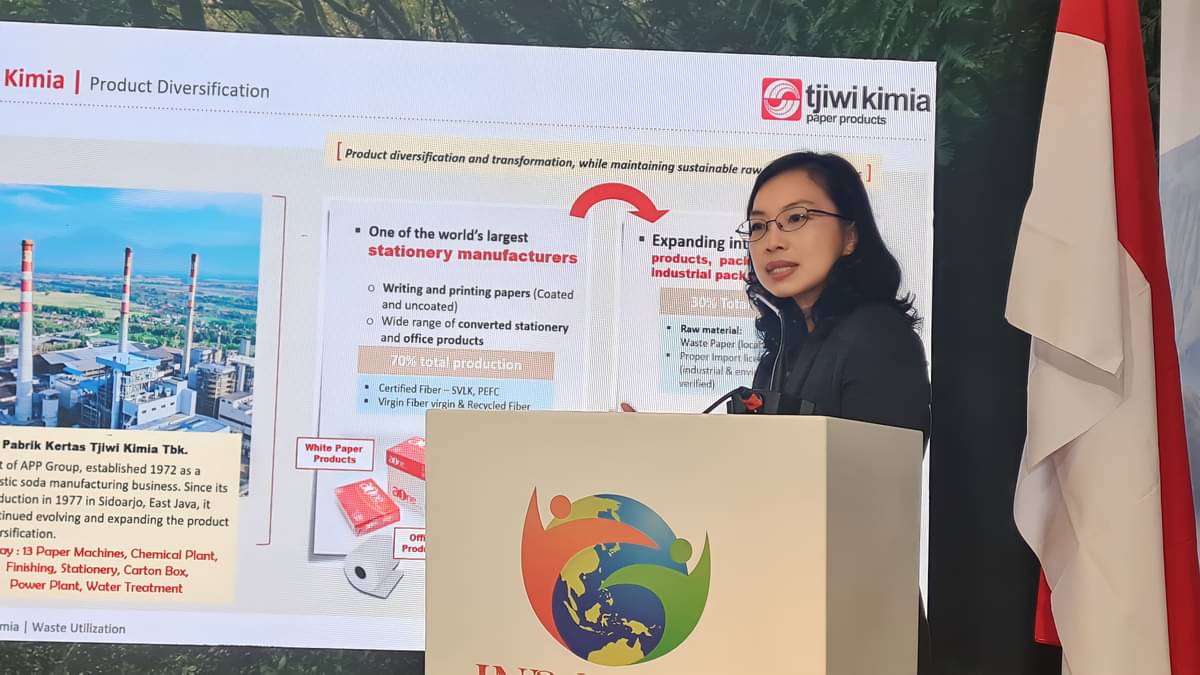 Diskusi panel bertajuk 'Net Zero Waste and Zero Emission Goals on Municipal Solid Waste' di Paviliun Indonesia