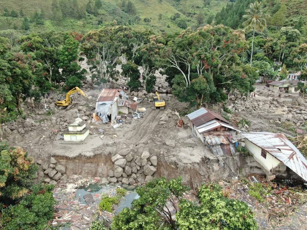 Kawasan Danau Toba Diterjang Bencana, Setop Eksploitasi Sumber Daya Alam