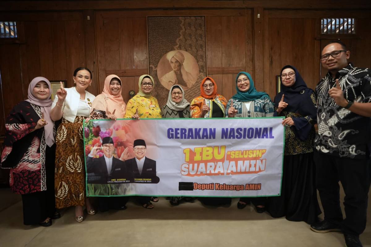 Istri dari calon presiden (capres) Anies Baswedan, Fery Farhati menerima kunjungan Deputi Keluarga Timnas Amin