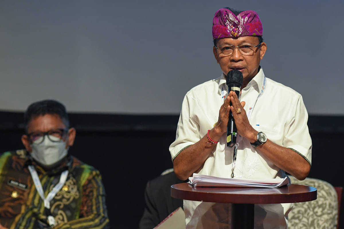 I Wayan Koster diperiksa Ditreskrimsus Polda Bali terkait dengan dugaan korupsi pembebasan lahan jalan tol Mengwi-Gilimanuk Bali. 