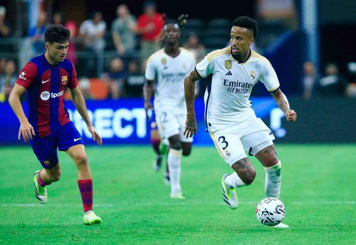Eder Militao (kanan)