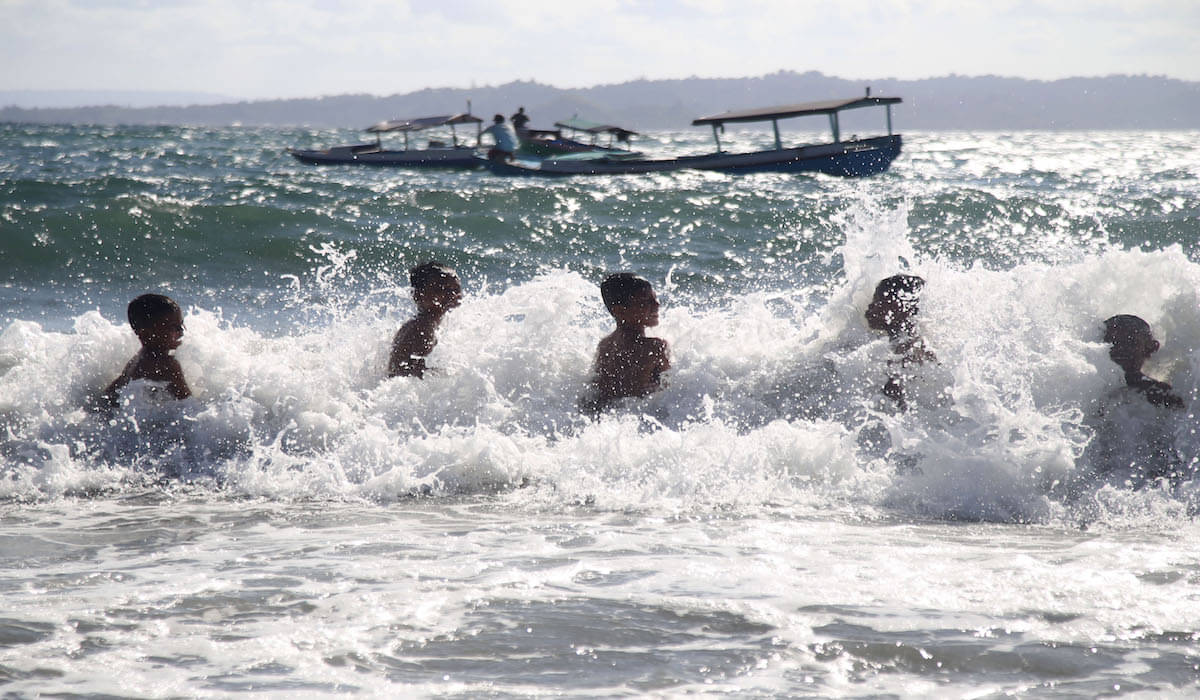 Gelombang tinggi di perairan Bali