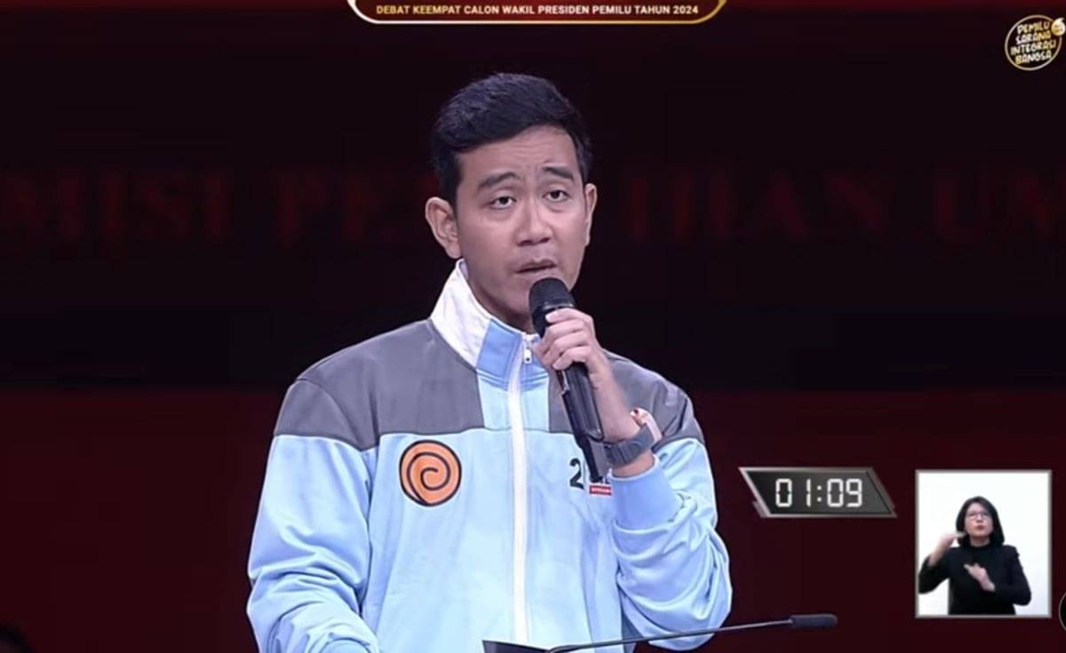 Cawapres Gibran Rakabuming Raka memakai jaket dengan lambang klan uzumaki.