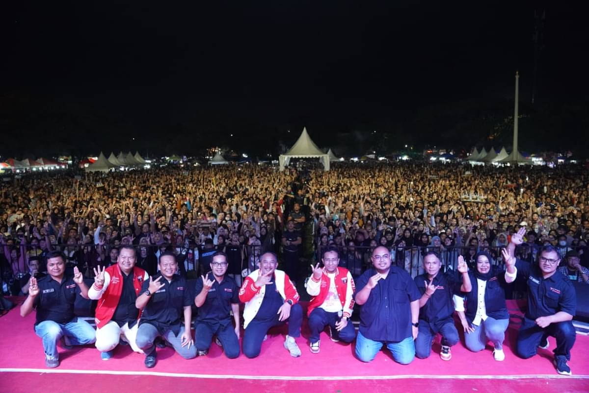 Pesta Rakyat Ganjar Mahfud #21 diselenggarakan di Alun-Alun Karanganyar, Jawa Tengah, pada Rabu (4/1/2024). 