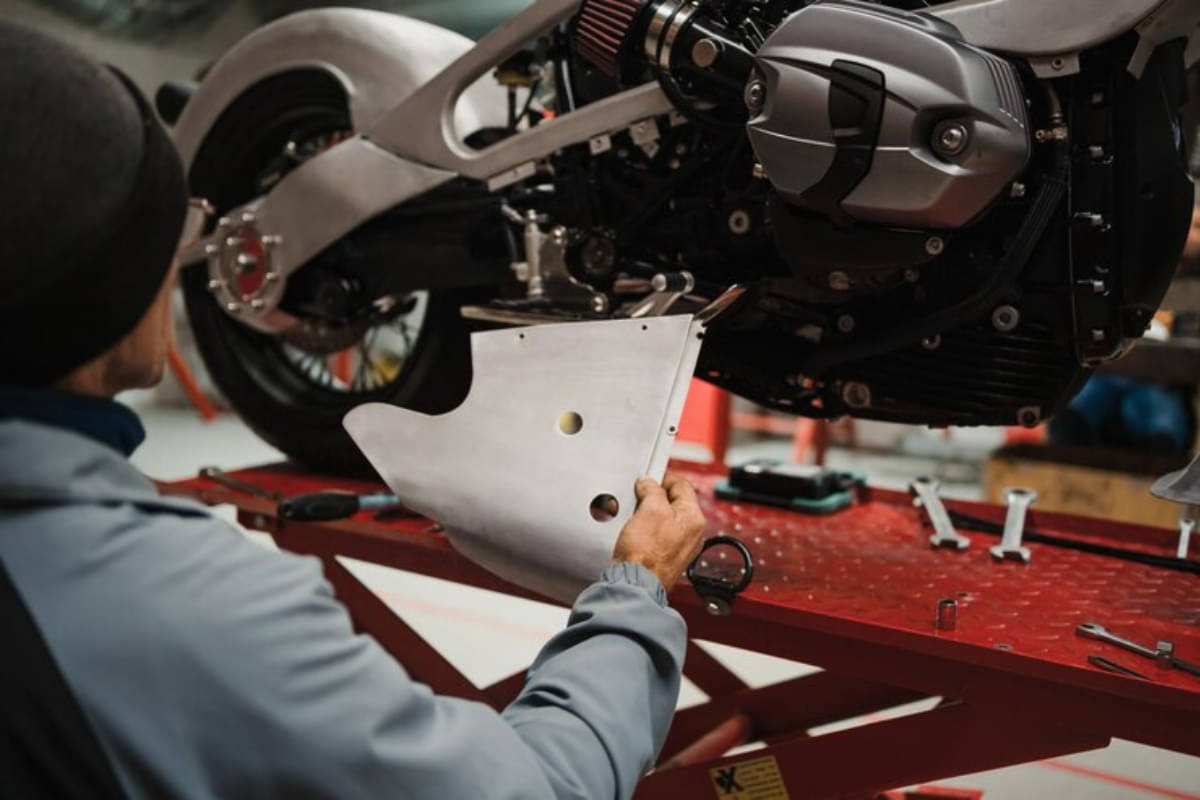 Ilustrasi, berikut bahayanya bila kalian telat untuk mengganti oli motor, kendaraan kalian perlu diperhatikan lebih agar tidak terjadi masal