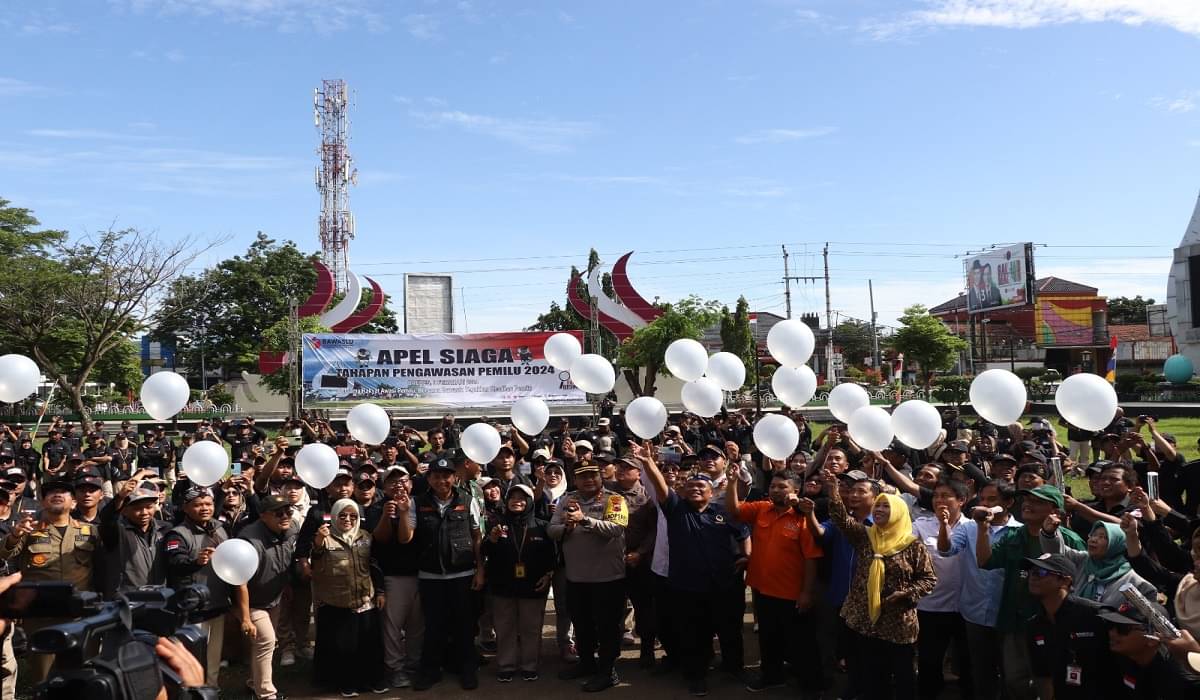 Suasana Apel Siaga Tahapan Pengawasan Pemilu 2024 di Alun-alun Brebes, Kamis (8/2/2024)