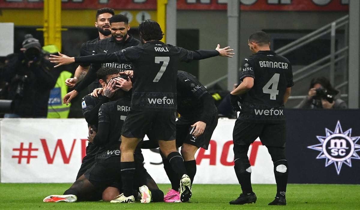 Para pemain AC Milan melakukan selebrasi usai mencetak gol ke gawang Napoli di laga Serie A.