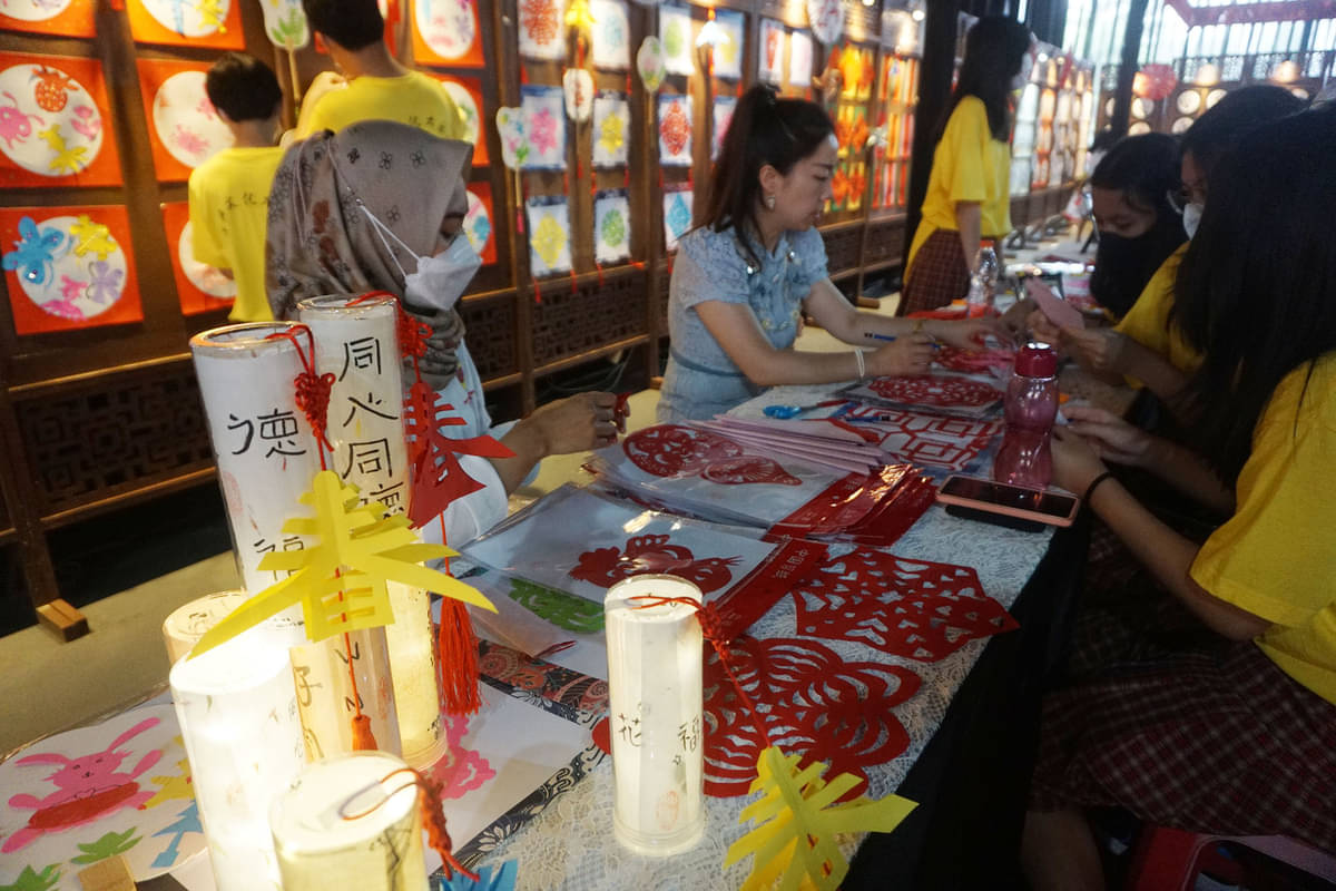 Sejumlah warga mengikuti festival kebudayaan Tionghoa