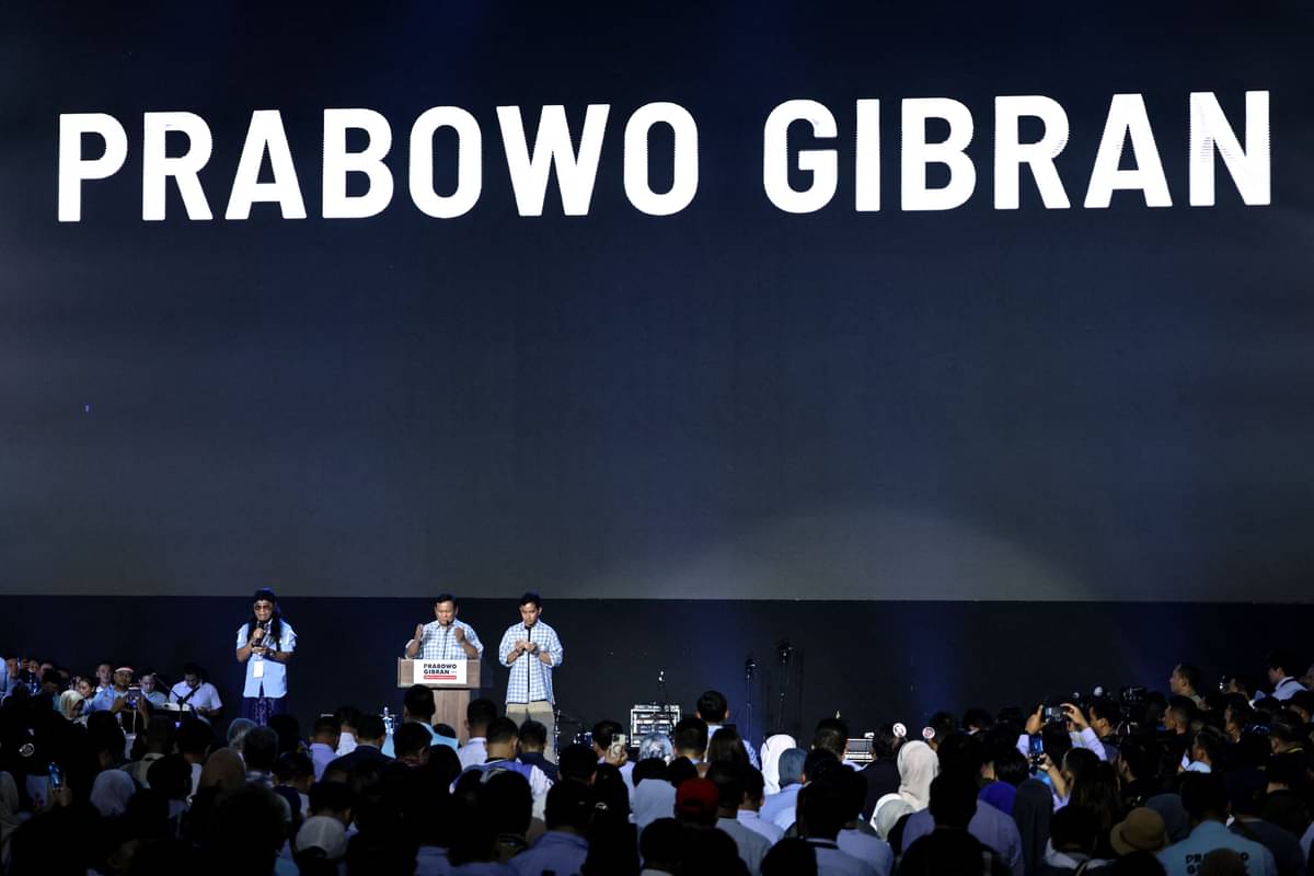 Calon presiden Prabowo Subianto (kedua dari kanan) dan calon wakil presiden Gibran Rakabuming Raka (kanan).