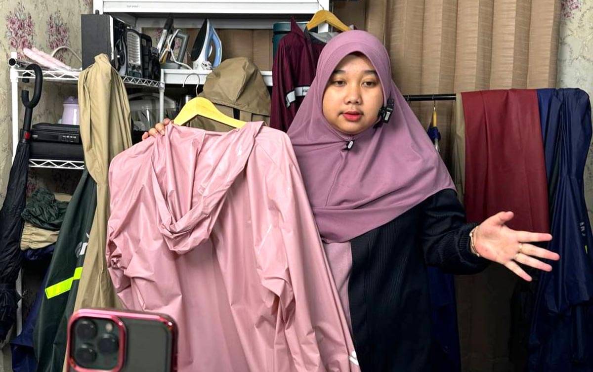 Mengintip kunci suksesi Dini Nurul Islami yang bergabung di Shopee Affiliate dan Shopee Live.