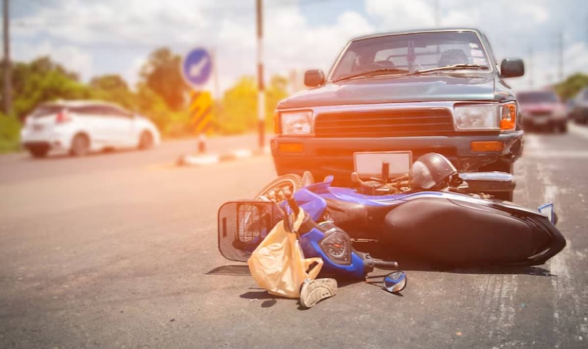 Pengendara Sepeda Motor Tewas usai Tertabrak Truk di Cengkareng