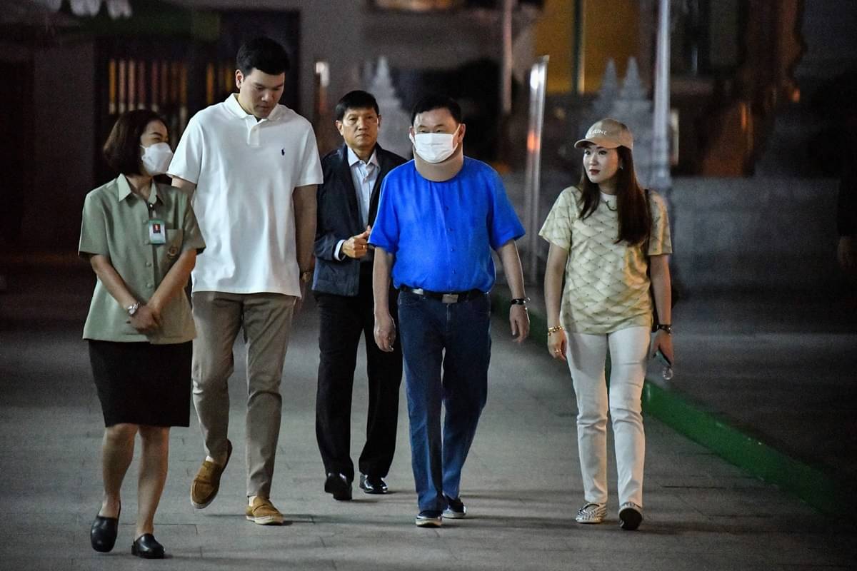 Thaksin Shinawatra, mantan Perdana Menteri Thailand, membuat penampilan publik pertamanya setelah dibebaskan dari penjara. 