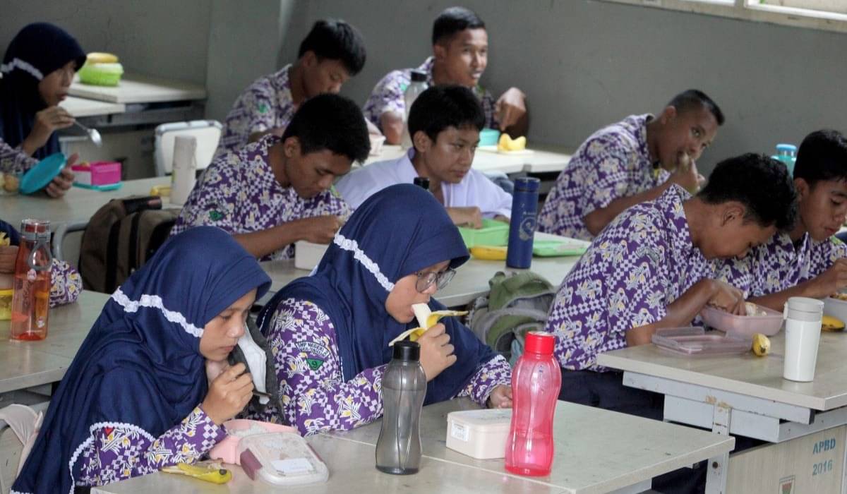 Komisi X: Dana BOS Jelas tidak Cukup untuk Program Makan Siang Gratis
