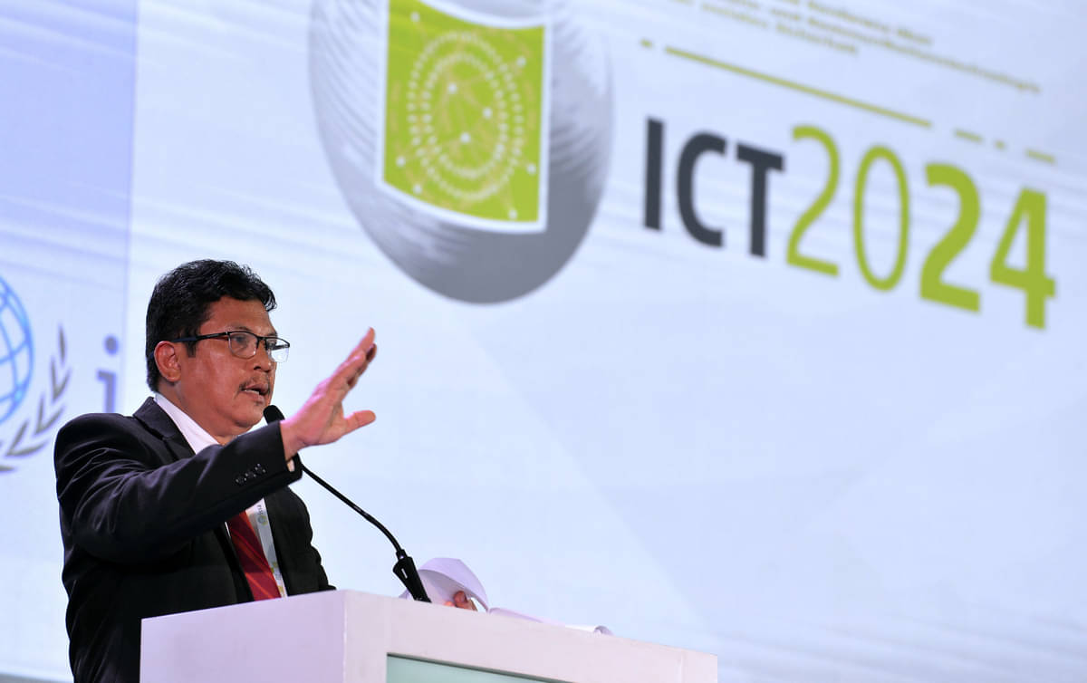 Direktur Utama BPJS Kesehatan Ali Ghufron Mukti menyampaikan sambutan saat kegiatan The 17th IISSA ICT 2024 di Nusa Dua, Badung, Bali.
