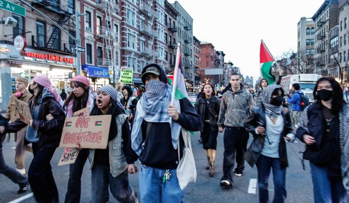 Perempuan berdemonstrasi bersama kelompok pro Palestina pada Hari Perempuan Internasional di New York City, pada 8 Maret 2024.