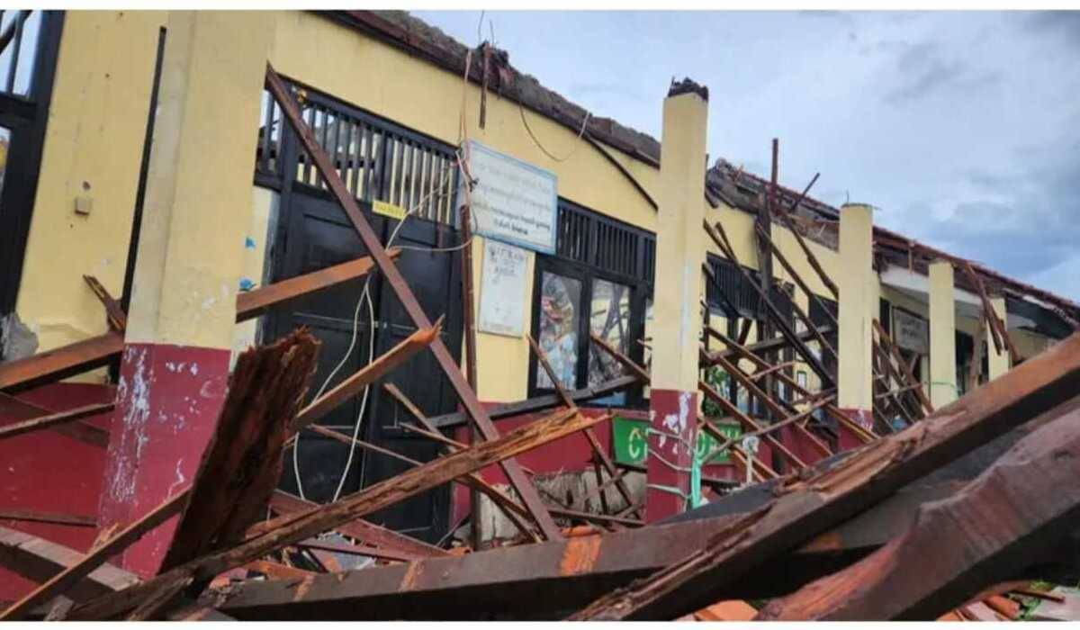 Gedung SDN Kedaung di Sawangan Depok yang roboh, Jumat 15 Maret 2024.