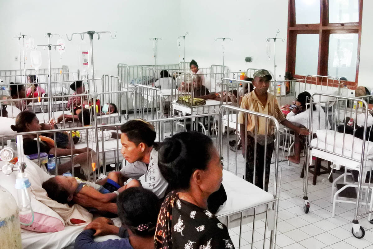 Suasana di salah satu ruangan bangsal anak khusus pasien terserang demam berdarah dengue (DBD) di RSUD TC Hillers Maumere, Kabupaten Sikka, 