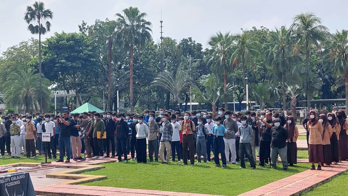 170 pelajar yang diduga akan tawuran dihukum berjemur di halaman Balai Kota 