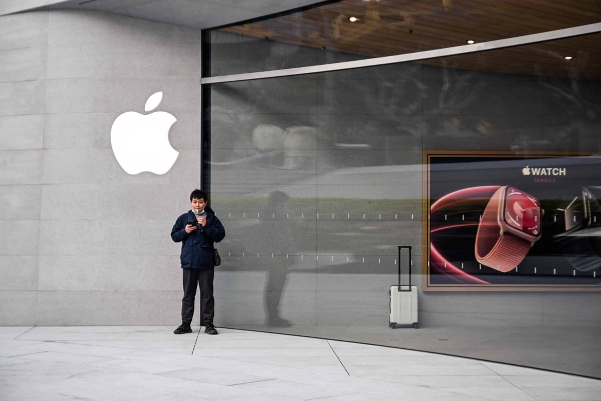 Apple sedang menjelajahi kemungkinan untuk membuat robot personal, yang akan mengikuti orang di rumah dan memberikan bantuan. 