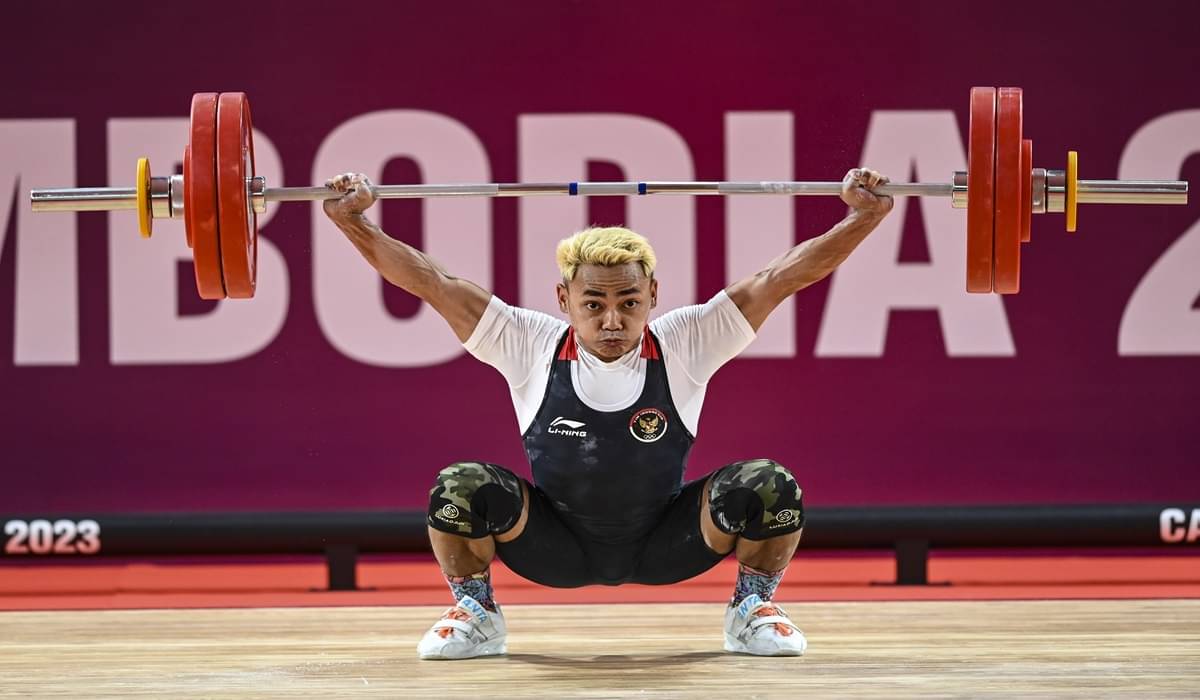 Lifter Indonesia Eko Yuli Irawan saat tampil di SEA Games 2023.