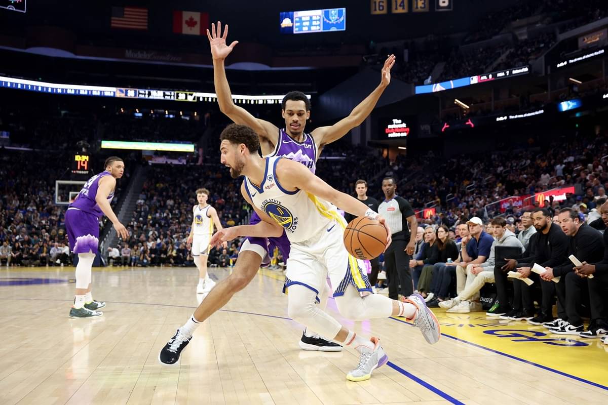 Klay Thompson dan Andrew Wiggins tampil impresif saat Golden State Warriors mengalahkan Utah Jazz 123-116 dalam pertandingan terakhir musim 