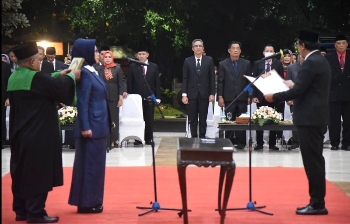 Pemkab Sidoarjo dan Komisi A DPRD setempat berencana untuk berkonsultasi dengan Kemendagri terkait pembatalan pelantikan 495 ASN.