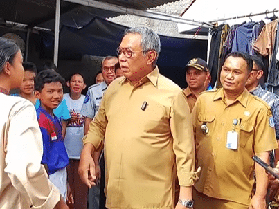 Walikota Tangsel Benyamin Davnie menemui masyarakat