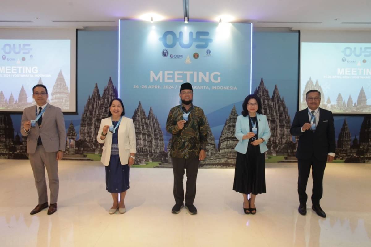 Rektor UT, Prof. Ojat Darojat, MBus PhD, mengungkapkan pentingnya OU5 sebagai platform berbagi pengetahuan antara akademisi dan peneliti. 