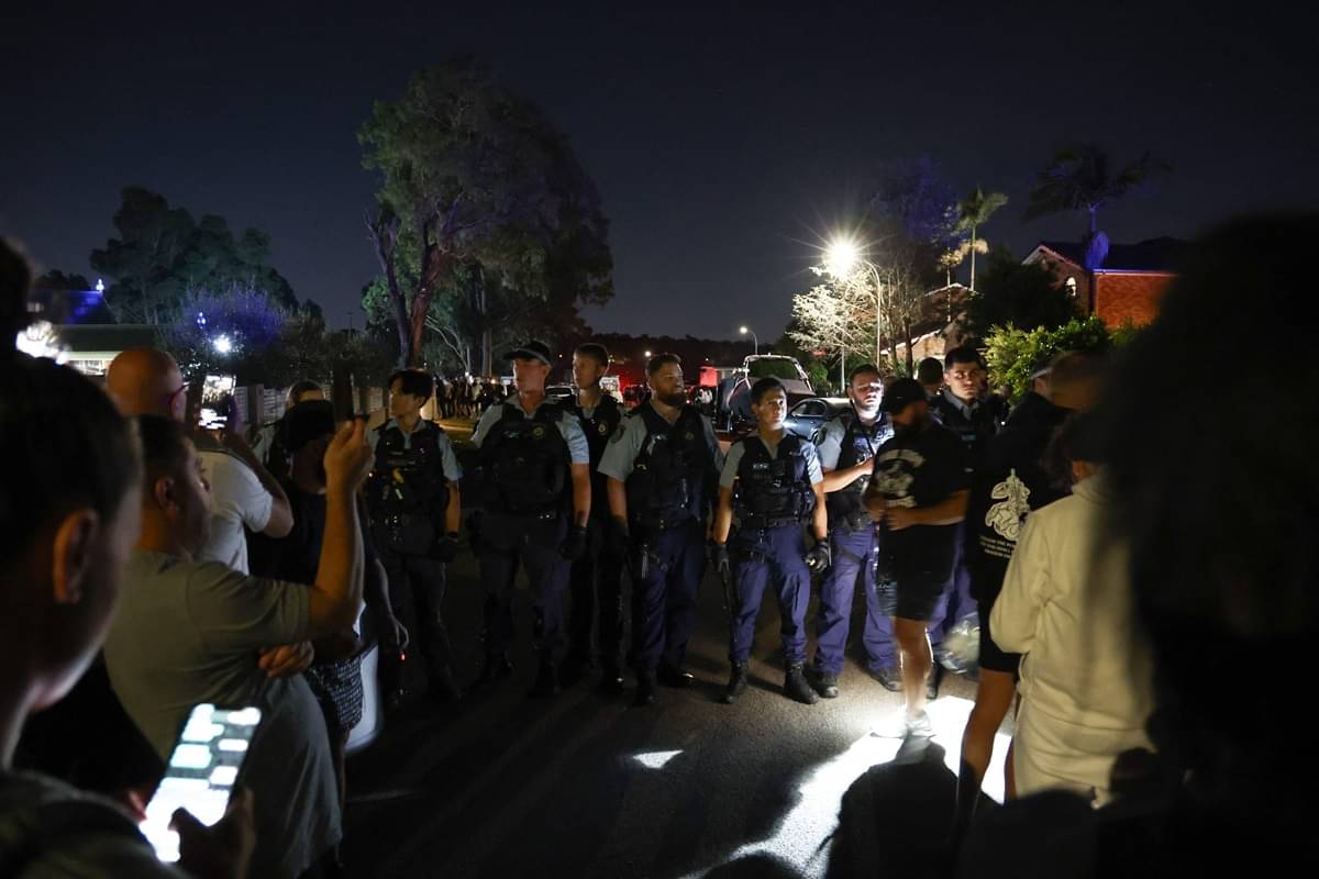 Polisi Australia menetapkan penusukan disiarkan langsung di sebuah gereja di Sydney sebagai tindakan terorisme berbasis agama.