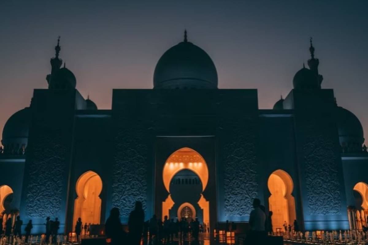Bacaan Niat Salat Tarawih dan Witir Sendiri 11 Rakaat Lengkap dengan Artinya