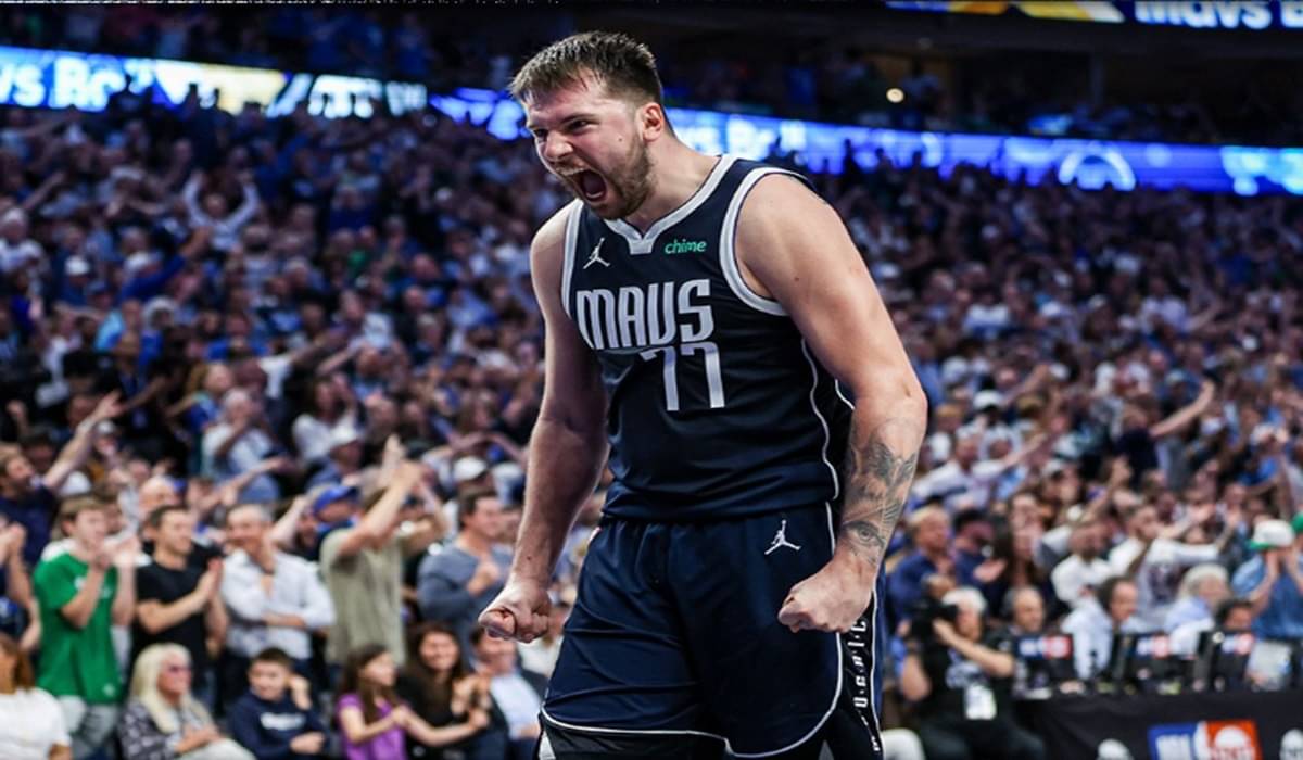 Bintang Dallas Mavericks Luka Doncic melakukan selebrasi usai mencetak poin di laga playoff NBA melawan Minnesota Timberwolves.
