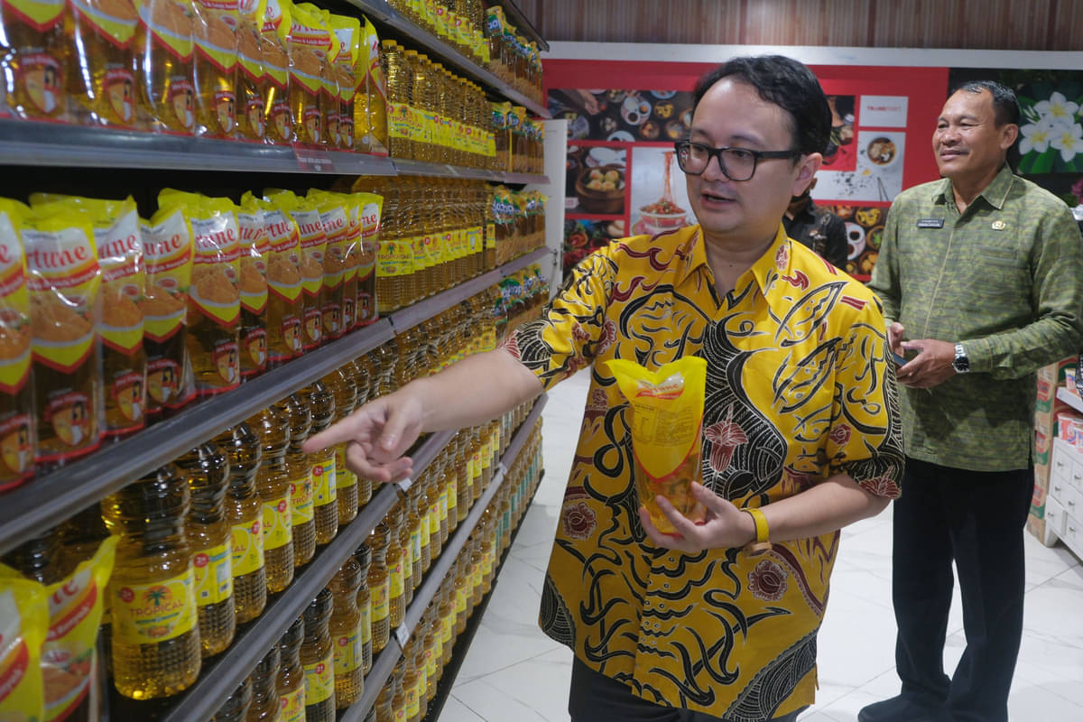  Wakil Menteri Perdagangan Jerry Sambuaga (kiri) 