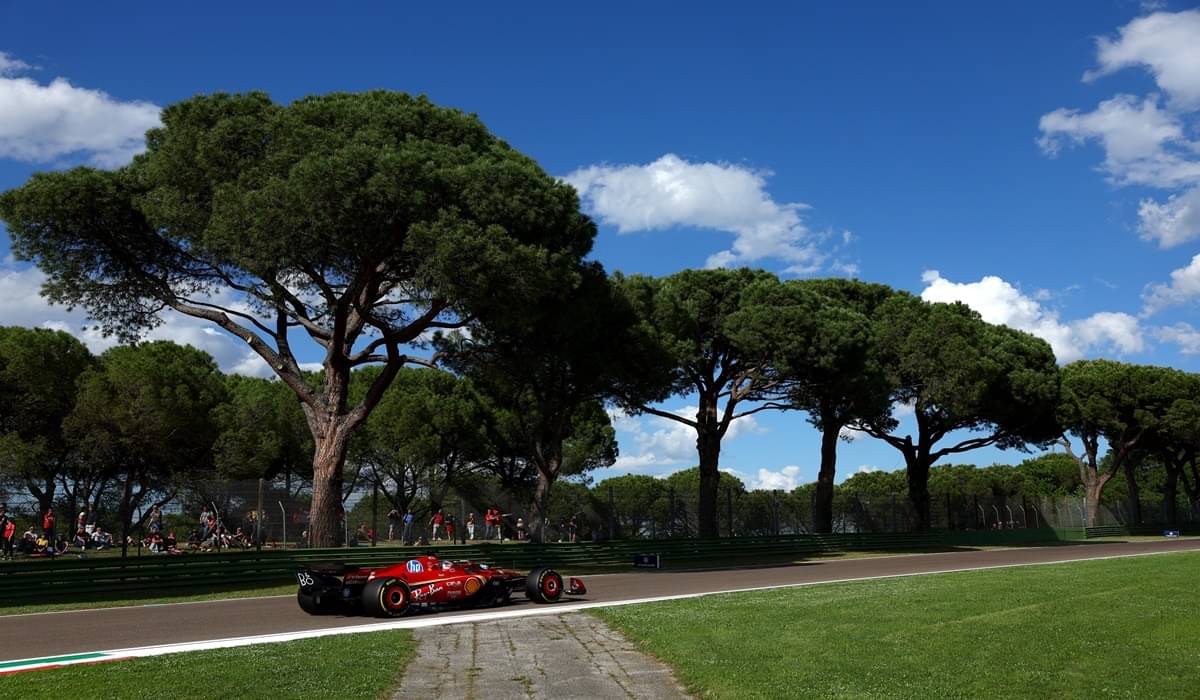 Pembalap Ferrari Charles Leclerc saat beraksi di sesi latihan GP Emilia Romagna