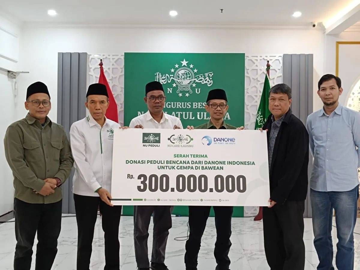 Donasi pembangunan kembali fasilitas publik yang hancur akibat bencana gempa yang terjadi di Pulau Bawean, Gresik.