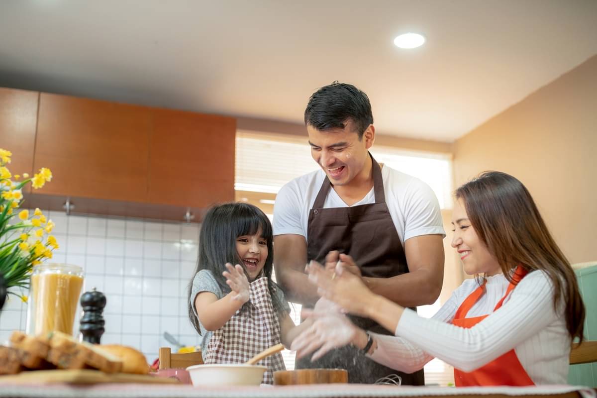 Ilustrasi - Apa sebenarnya parenting? Yuk simak penjelasannya berikut dan beberapa kiat untuk menjadi orangtua yang lebih baik.