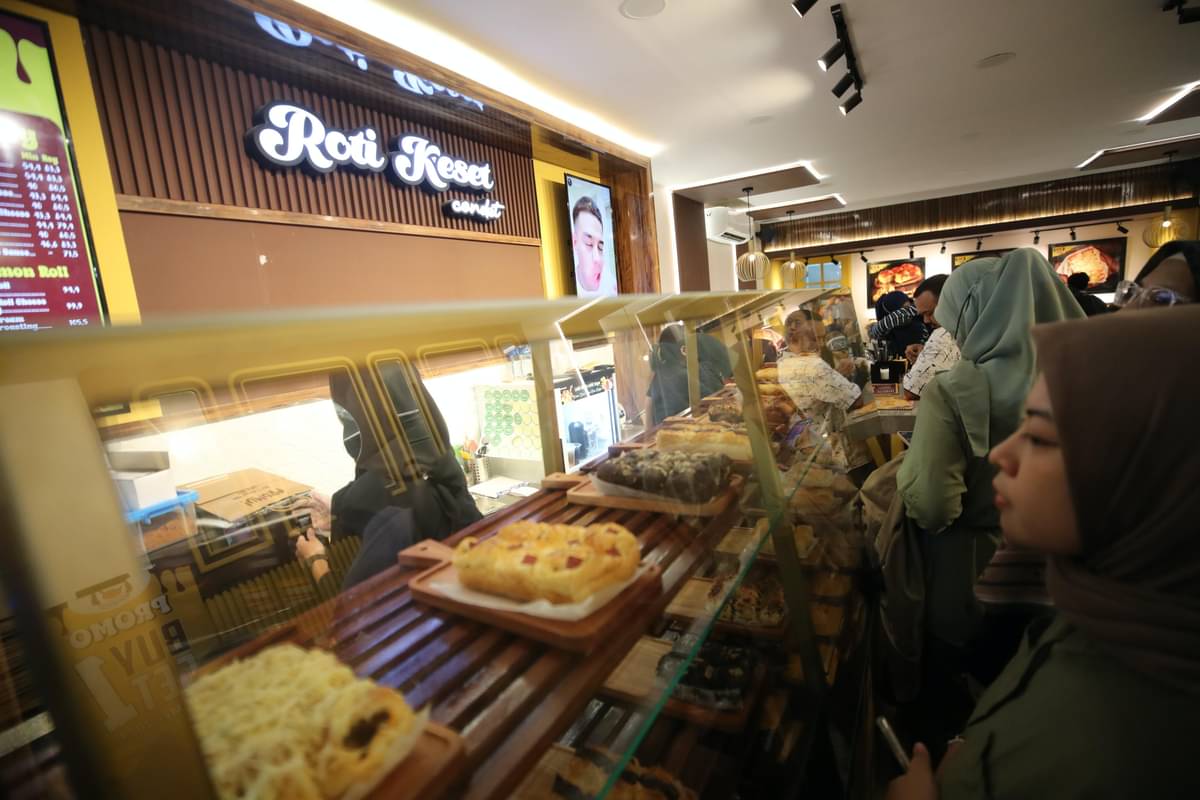Roti Keset Condet juga mengenalkan menu teranyarnya yaitu Roti Keset Condet Bakar.