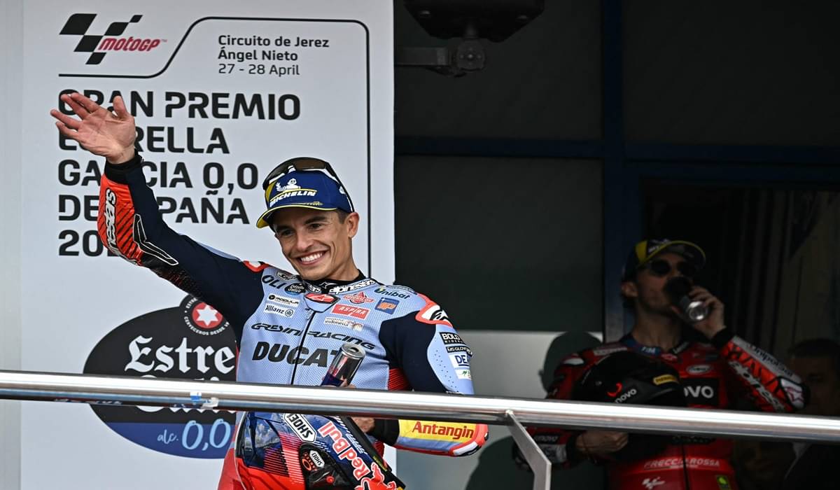 Pembalap Gresini Racing Marc Marquez di atas podium GP Spanyol.