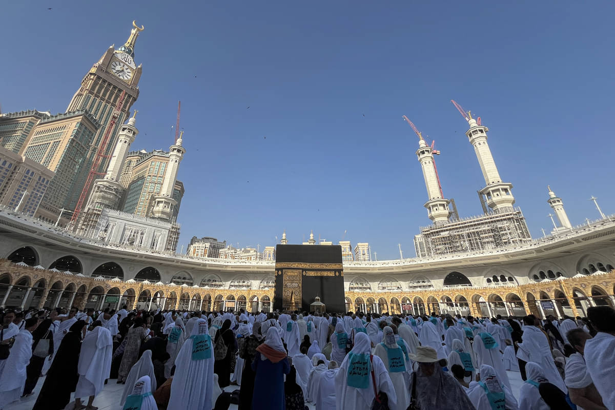 ( Ilustrasi)Sejumlah umat Islam menghadap ka'bah seusai melaksanakan tawaf di Masjidil Haram, Makkah, Arab Saudi, Minggu (19/5/2024)