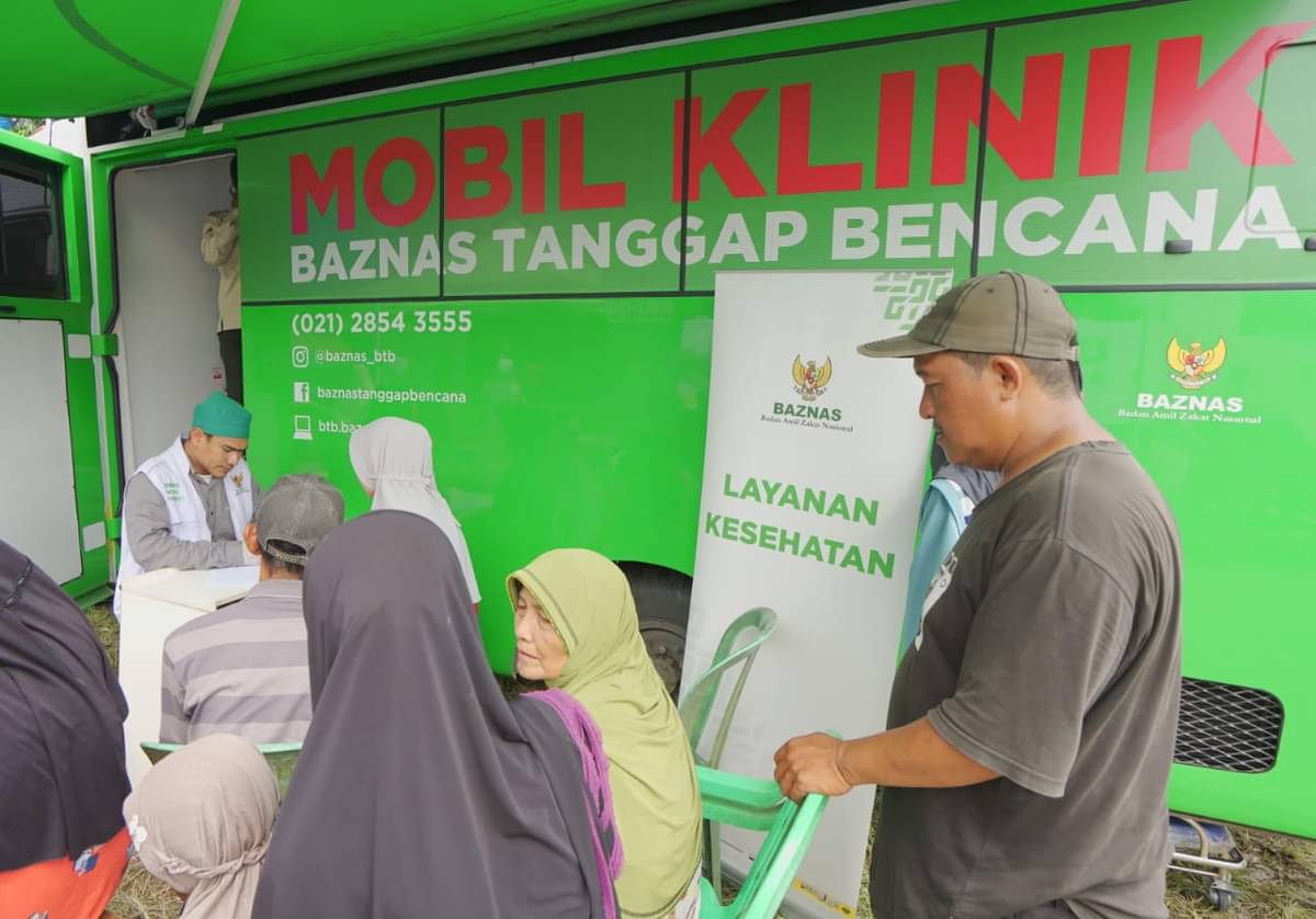 Mobil Klinik memberikan layanan kesehatan terbaik kepada para Mustahik di lokasi pengungsian yang sukit terjangkau.