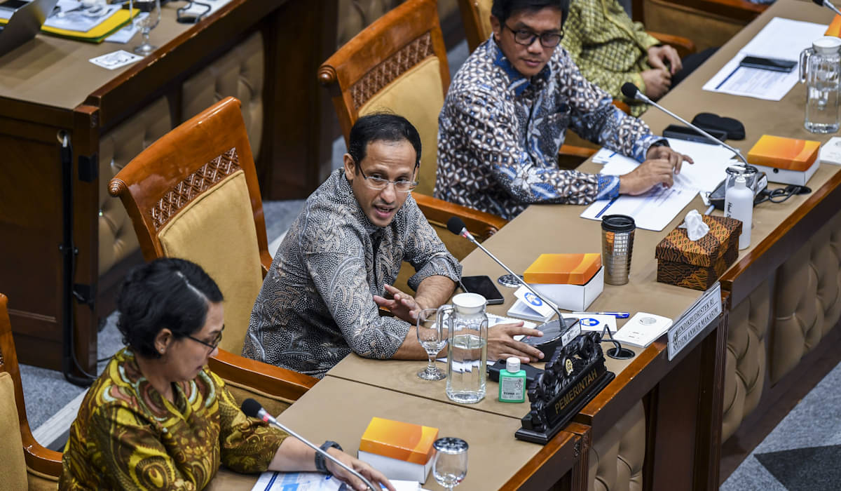Mendikbud Ristek Nadiem Makarim saat rapat membahas kebijakan pengelolahan anggaran pendidikan bagi PTN mengikuti rapat kerja dengan Komisi 