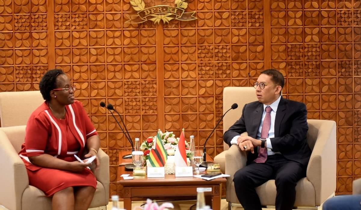 Ketua BKSAP DPR RI Fadli Zon menerima kunjungan Pelaksana Tugas Duta Besar Zimbabwe Viola Matongorere.
