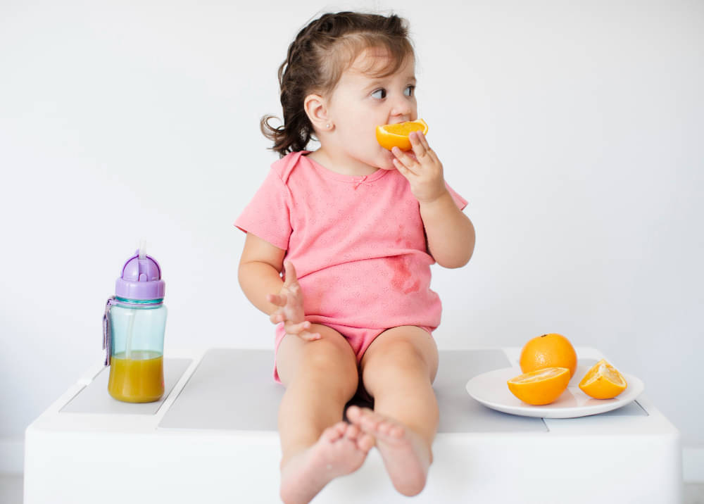 Asupan vitamin C membantu penyerapan zat besi di usus. 
