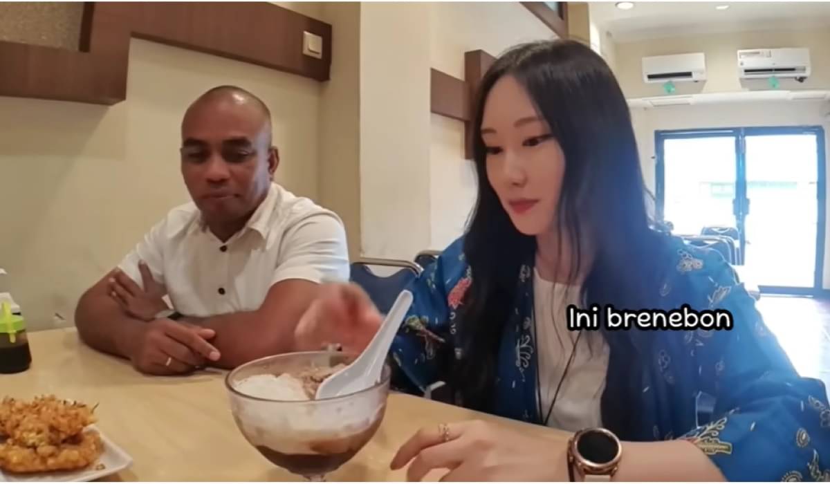 Youtuber Jiah dari Korea Selatan (kanan).